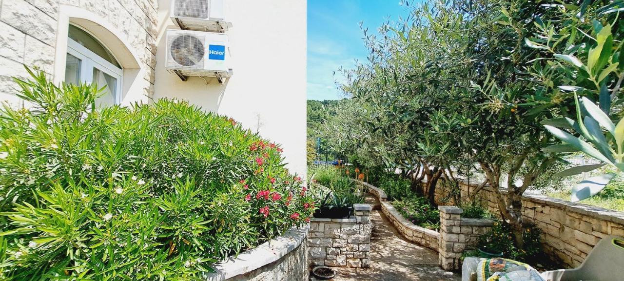 Apartments Darija & Pero Pucisca Εξωτερικό φωτογραφία