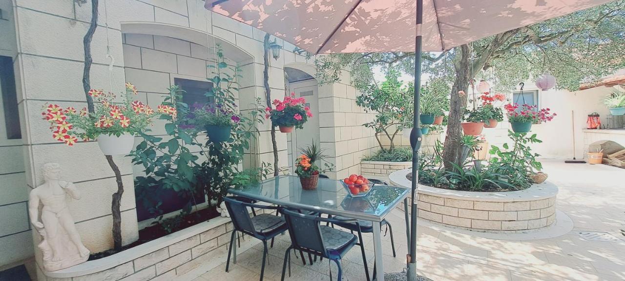 Apartments Darija & Pero Pucisca Εξωτερικό φωτογραφία