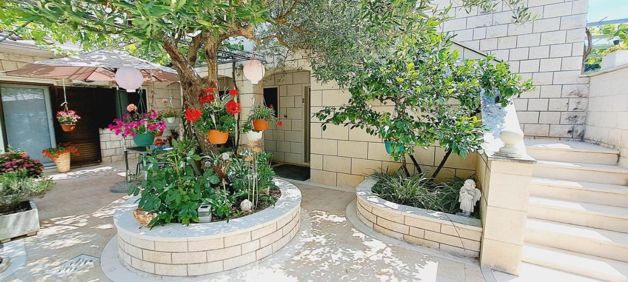 Apartments Darija & Pero Pucisca Εξωτερικό φωτογραφία