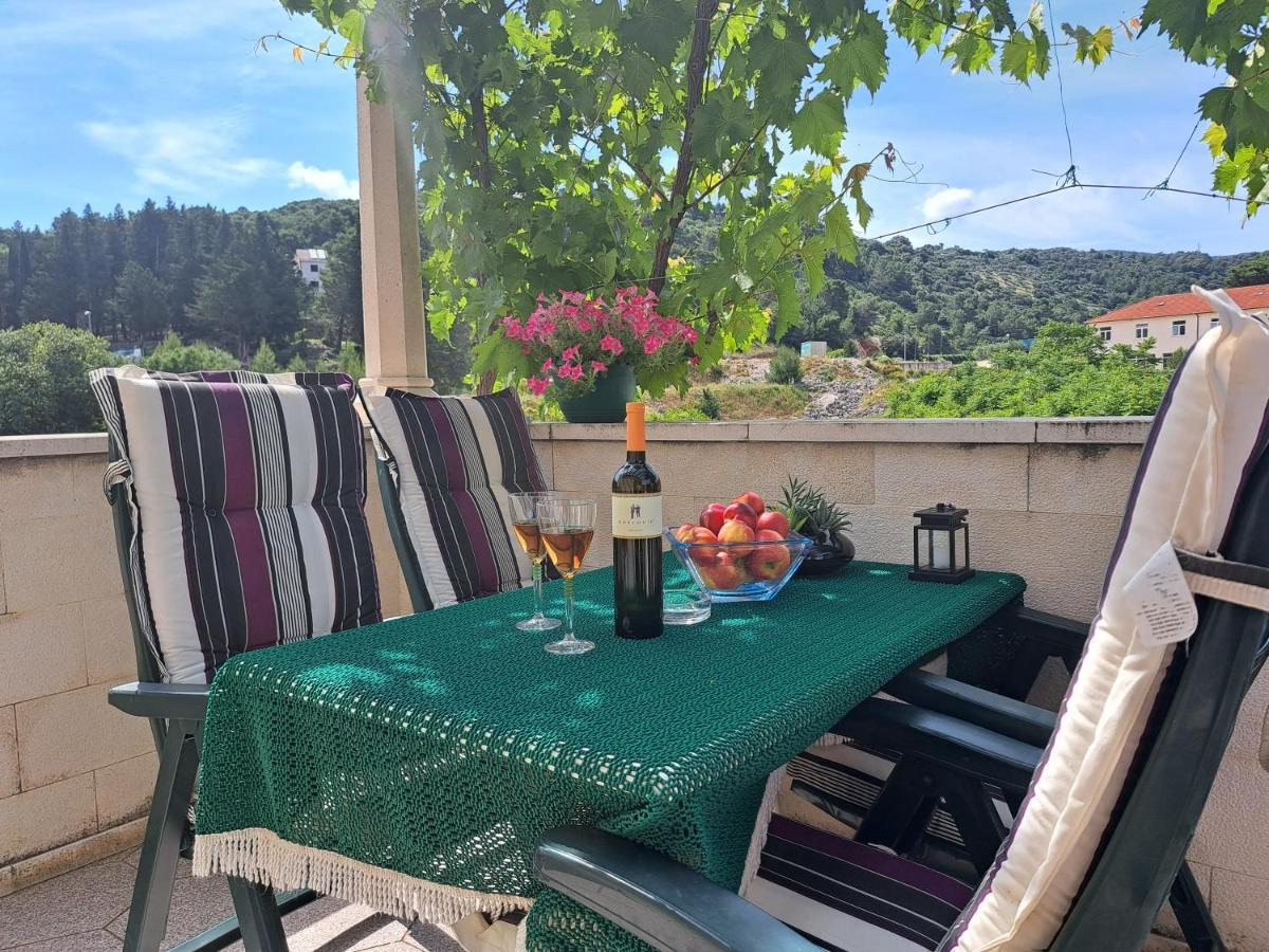 Apartments Darija & Pero Pucisca Εξωτερικό φωτογραφία