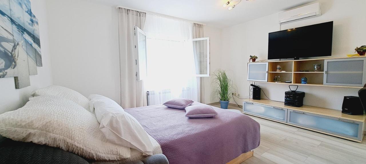 Apartments Darija & Pero Pucisca Εξωτερικό φωτογραφία