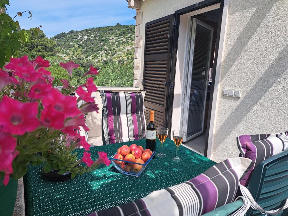 Apartments Darija & Pero Pucisca Εξωτερικό φωτογραφία