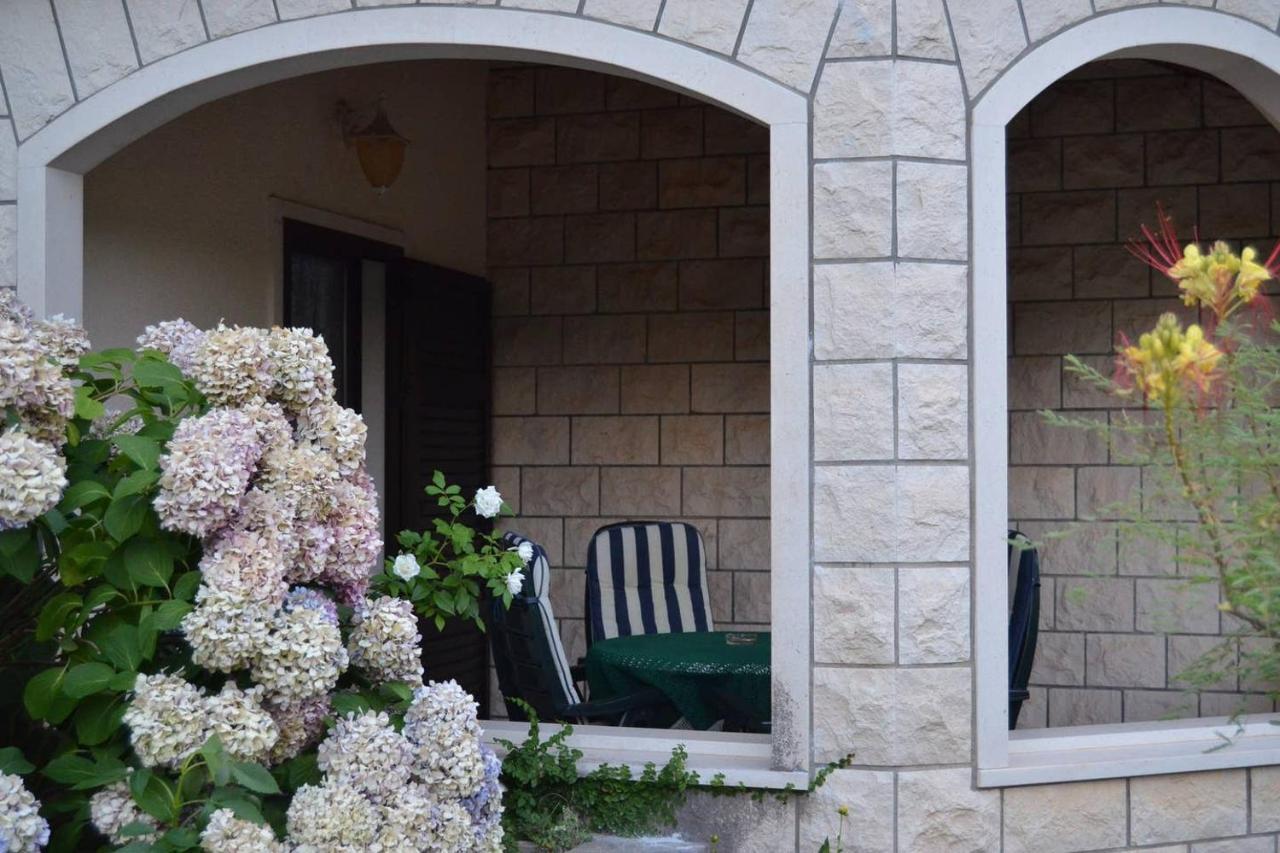 Apartments Darija & Pero Pucisca Εξωτερικό φωτογραφία