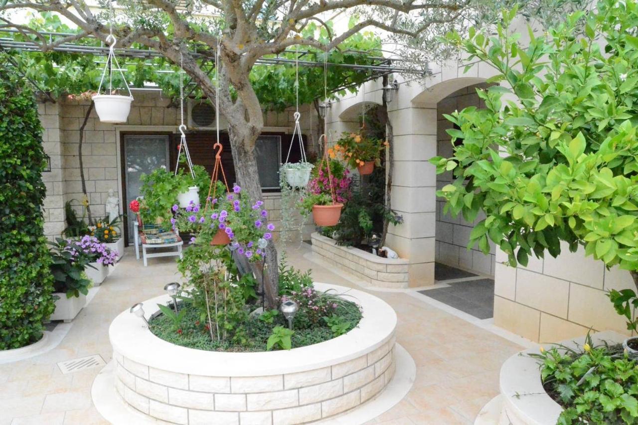 Apartments Darija & Pero Pucisca Εξωτερικό φωτογραφία