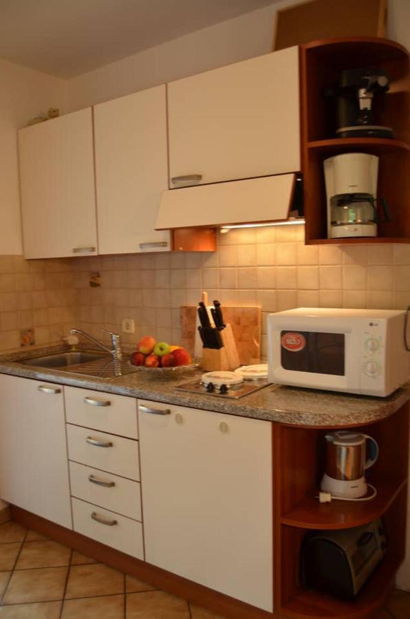 Apartments Darija & Pero Pucisca Εξωτερικό φωτογραφία
