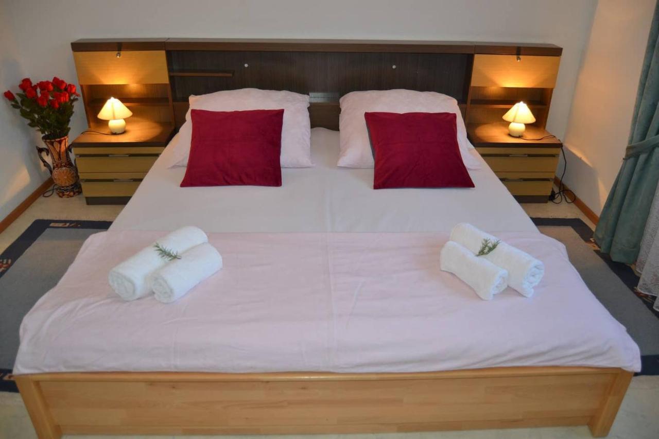 Apartments Darija & Pero Pucisca Εξωτερικό φωτογραφία