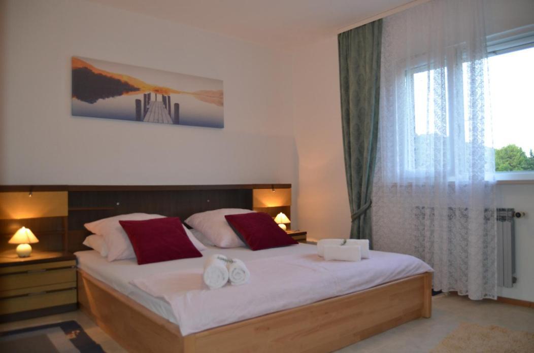 Apartments Darija & Pero Pucisca Εξωτερικό φωτογραφία